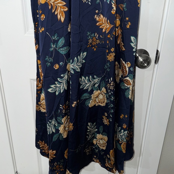 BNWT Hello Molly Floral Midi Dress - Navy and Beige - Picture 7 of 8
